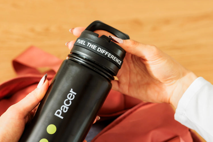 PACER drinkfles in sporttas met handdoek – ready to go
